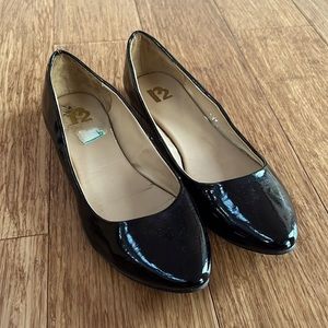 R2 never worn black patent flats size 9